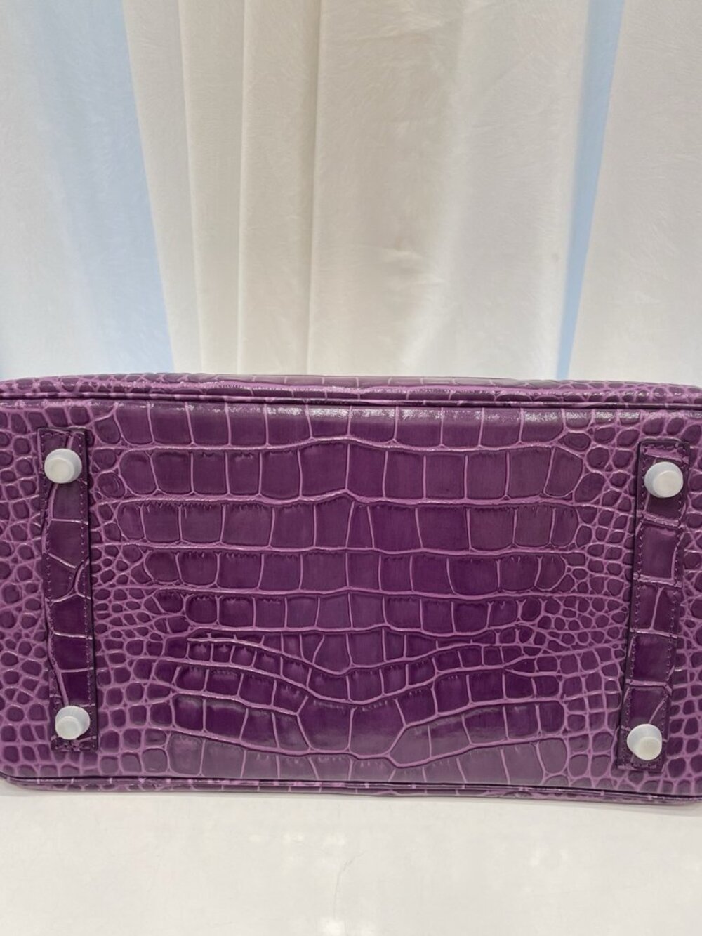Sophisticated 9.8" Leather Handbag - Picture 4 of 7